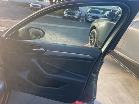 Used 2019 Volkswagen Jetta SE FWD image 14