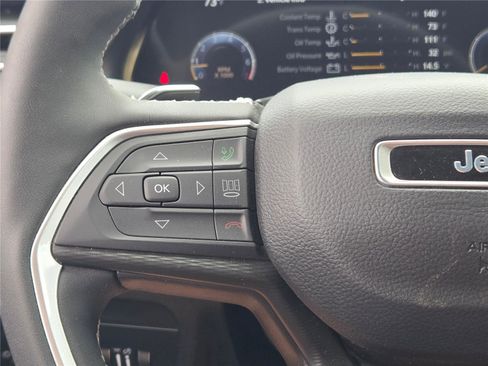 Used 2023 Jeep Grand Cherokee Altitude AWD/4WD image 31