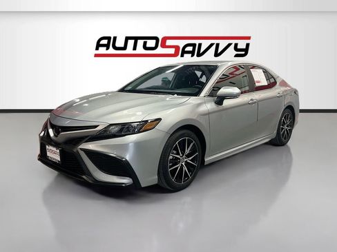 Used 2023 Toyota Camry SE w/ Cold Weather Package image 3