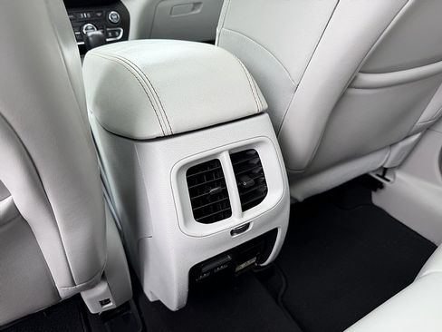 Used 2020 Jeep Cherokee Limited AWD/4WD image 21