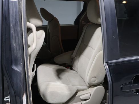 Used 2016 Toyota Sienna LE image 16
