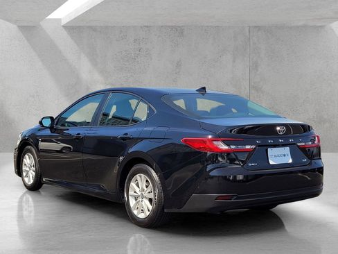 Used 2025 Toyota Camry LE image 6