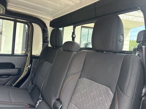 Used 2025 Jeep Gladiator Mojave AWD/4WD image 5