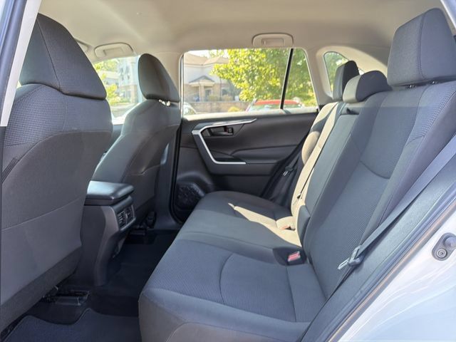 Used 2022 Toyota RAV4 LE FWD image 13