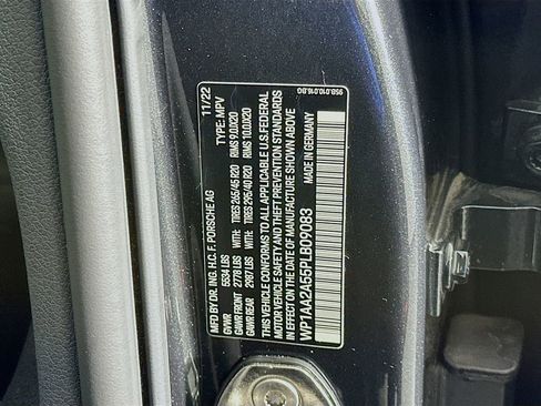 Certified 2023 Porsche Macan image 36