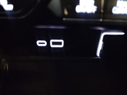 Used 2024 Chevrolet Suburban LT image 27