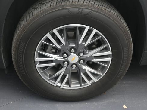 Used 2026 Chevrolet Traverse LT FWD image 9