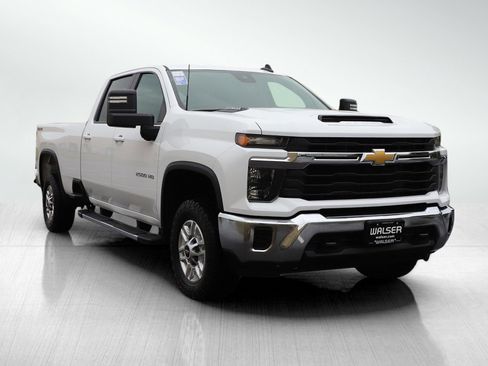 Used 2024 Chevrolet Silverado 2500 LT AWD/4WD image 7