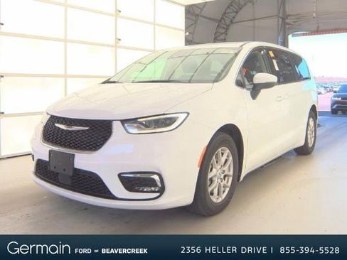 Used 2023 Chrysler Pacifica Touring-L image 1