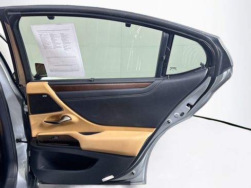 Used 2024 Lexus ES 300h Ultra Luxury w/ Accessory Package (Z1) FWD image 32