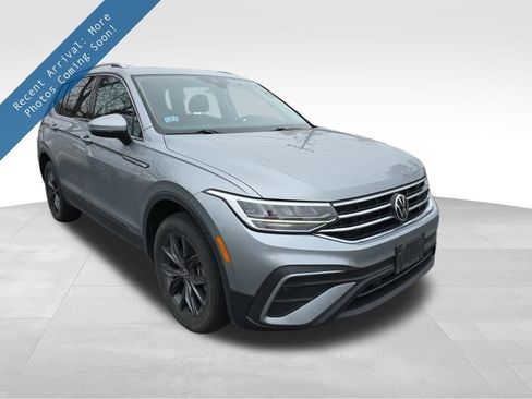 Used 2023 Volkswagen Tiguan SE w/ Panoramic Sunroof Package AWD/4WD image 1