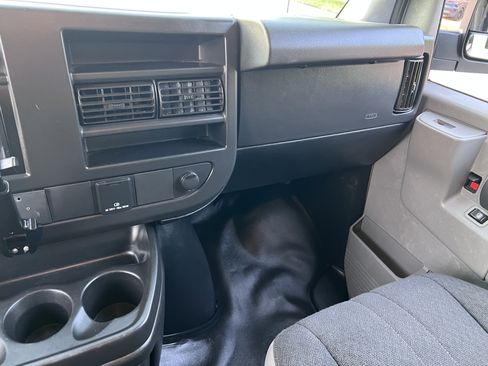 Used 2019 GMC Savana 2500 w/ Driver Convenience Package image 20