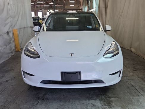 Used 2023 Tesla Model Y Long Range AWD/4WD image 2