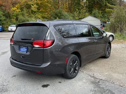 Used 2020 Chrysler Pacifica Touring-L w/ Advanced Safetytec Group