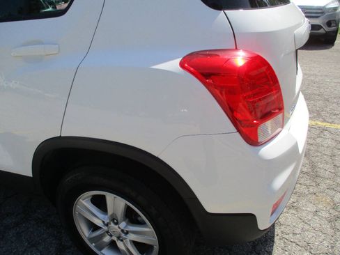 Used 2020 Chevrolet Trax LS AWD/4WD image 16