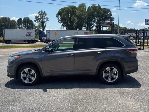 Used 2016 Toyota Highlander Limited Platinum AWD/4WD image 3