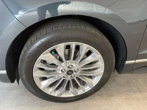 Used 2022 Ford Edge Titanium w/ Equipment Group 301A image 10