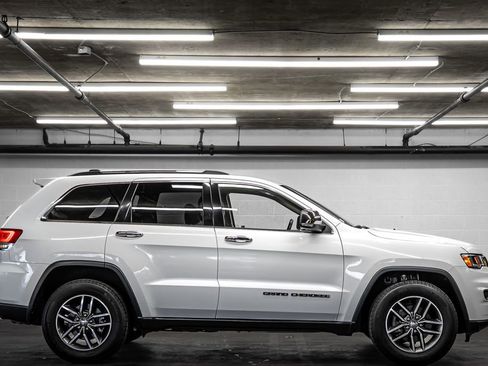 Used 2018 Jeep Grand Cherokee Limited image 6