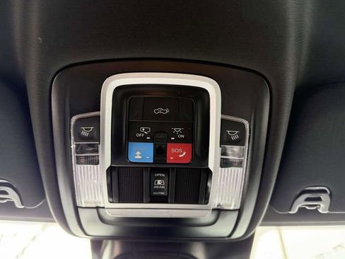 Used 2026 RAM 2500 Laramie AWD/4WD image 33