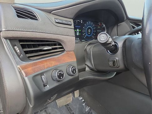 Used 2019 Cadillac Escalade Premium Luxury image 18