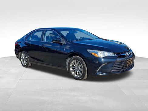 Used 2016 Toyota Camry XLE w/ Moonroof Package FWD image 1