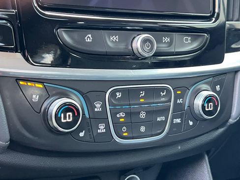 Used 2020 Chevrolet Traverse Premier FWD image 27