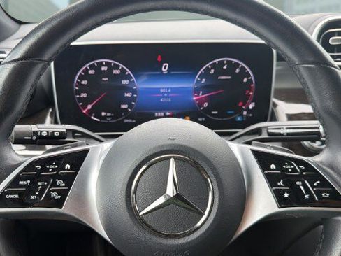 Used 2024 Mercedes-Benz GLC 300 image 27
