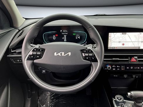 Used 2023 Kia Niro EX image 8