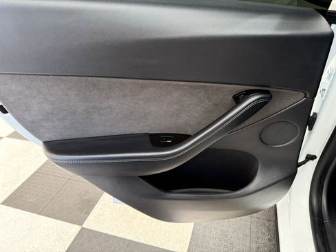 Used 2020 Tesla Model Y Long Range image 18