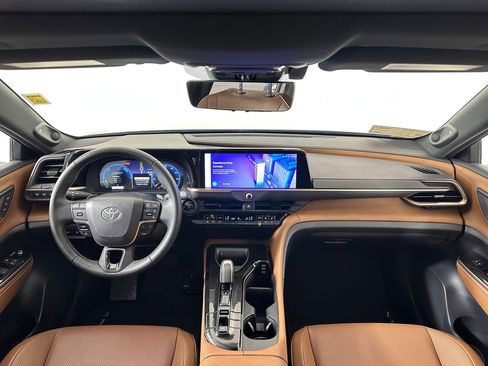 Used 2025 Toyota Crown Signia image 14