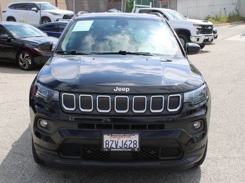 Used 2022 Jeep Compass Latitude image 2