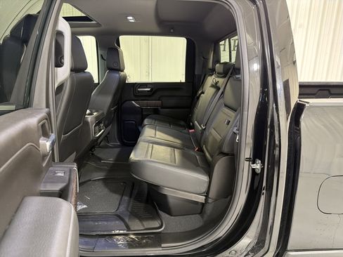 Used 2022 GMC Sierra 2500 Denali w/ Denali Black Diamond Edition image 12