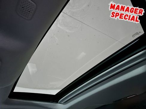 Used 2022 Toyota Highlander XLE AWD/4WD image 15
