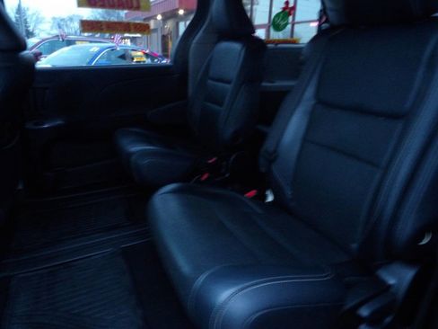 Used 2015 Toyota Sienna SE image 10