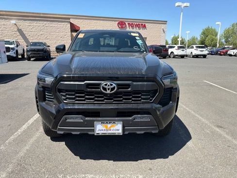 Used 2024 Toyota Tacoma TRD Off-Road w/ TRD Off Road Premium Package AWD/4WD image 18