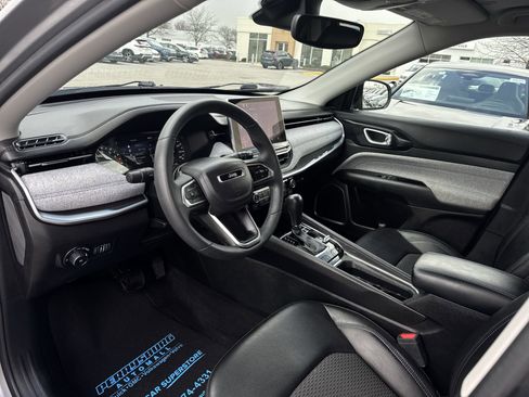 Used 2022 Jeep Compass Latitude image 10