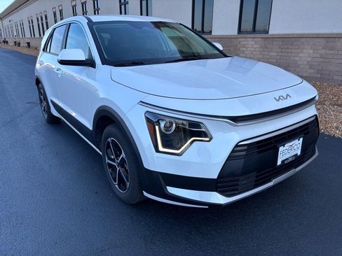 Used 2025 Kia Niro LX FWD image 2