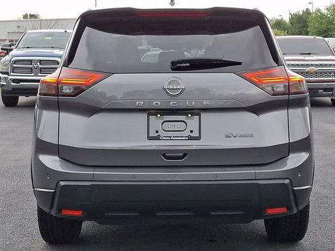 Used 2024 Nissan Rogue SV AWD/4WD image 8