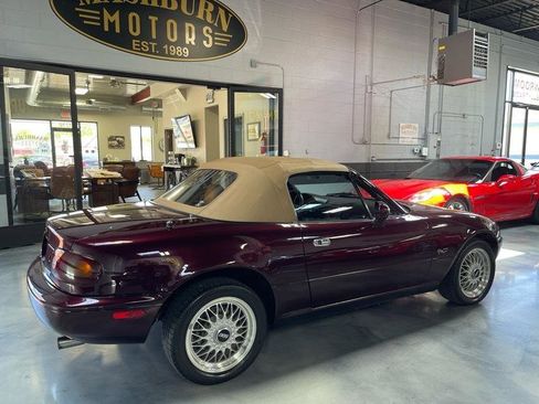 Used 1995 MAZDA MX-5 Miata M-Edition RWD image 9