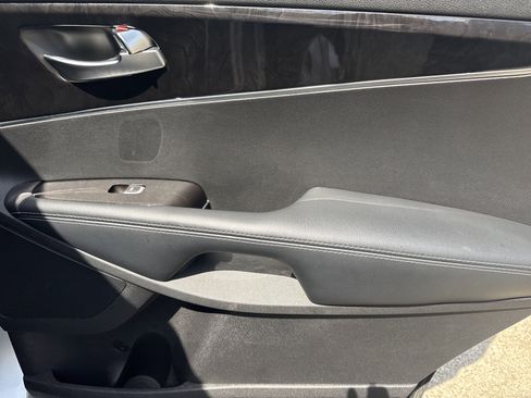 Used 2018 Kia Sorento LX image 16