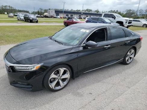 Used 2018 Honda Accord Touring image 2