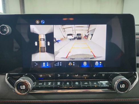 Used 2025 Chevrolet Colorado Z71 w/ Technology Package image 32