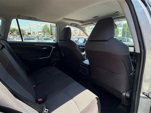 Used 2020 Toyota RAV4 XLE w/ Convenience Package FWD image 18