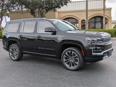 Used 2022 Jeep Grand Wagoneer Series III AWD/4WD image 7