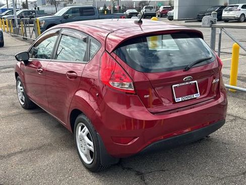 Used 2013 Ford Fiesta SE w/ Moon & Mood Pkg image 5