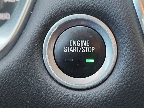 Used 2018 Chevrolet Traverse LT image 17