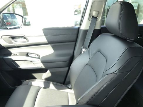 New 2026 Nissan Pathfinder SL w/ SL Premium Package AWD/4WD image 32