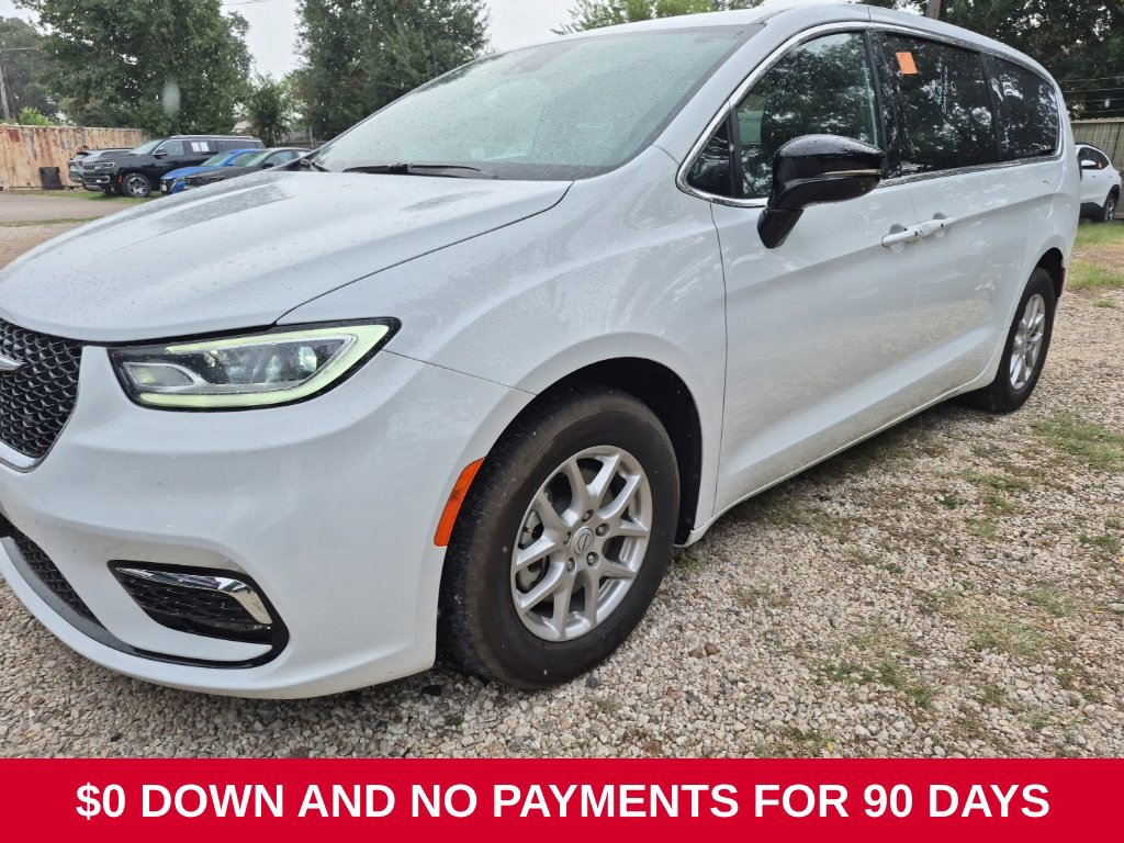 Used 2026 Chrysler Pacifica Select FWD image 1