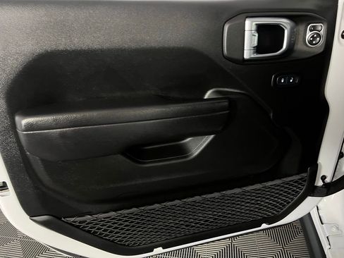 Used 2023 Jeep Gladiator Willys image 24