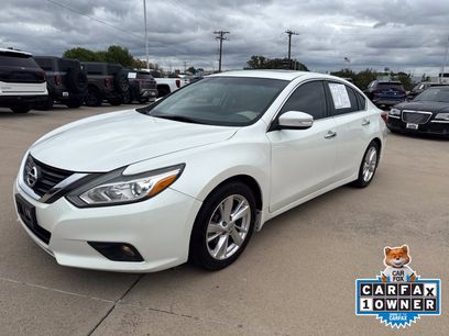 Used 2016 Nissan Altima 2.5 SL w/ 2.5 Technology Package